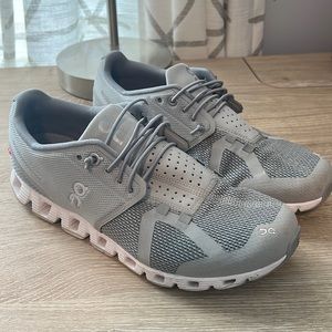 On Cloud Running Shoes - Gray